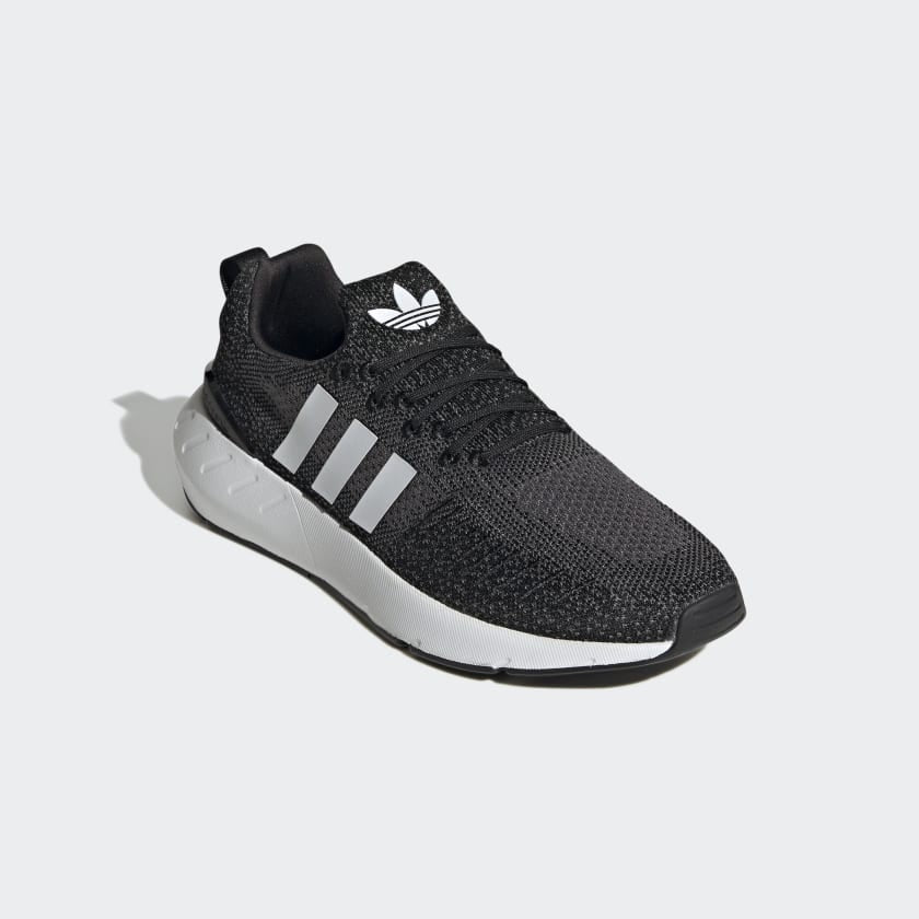 SWIFT RUN 22 SHOES - Core Black / Ftwr White / Grey Five