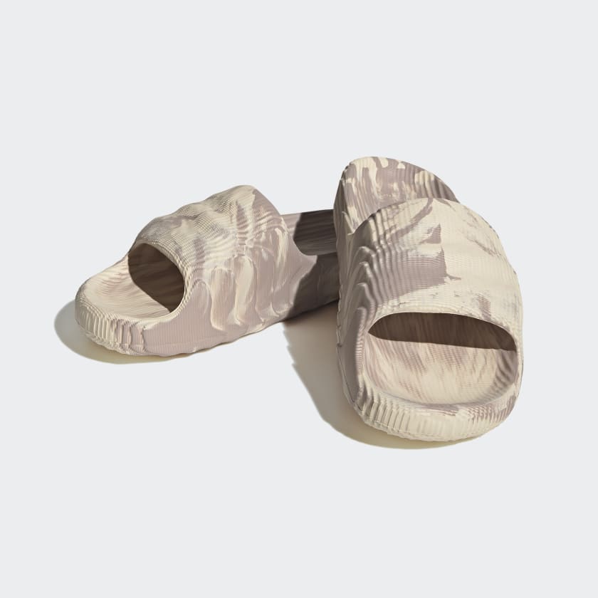 ISLAND CLUB ADILETTE 22 SLIDES - Sand Strata / Wonder Taupe / Core Black