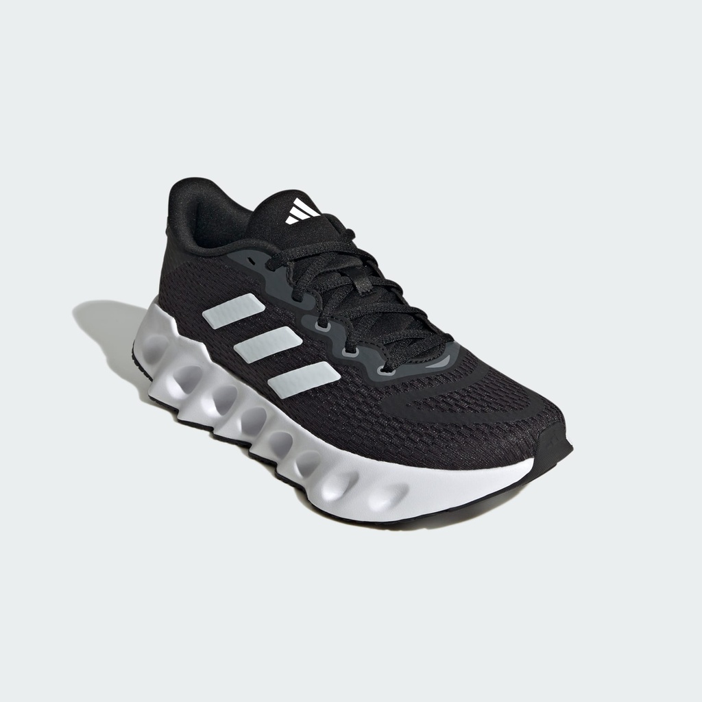 SWITCH RUN RUNNING SHOES - Core Black / Ftwr White / Halo Silver